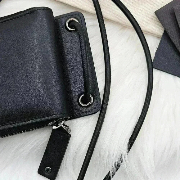 🎁Valentino Garavani Black  Leather Strap Walllet🎁 - Picture 8 of 17